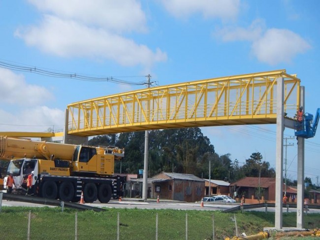 Construção de passarelas na obra de duplicação da BR-392 entre Pelotas e Rio Grande