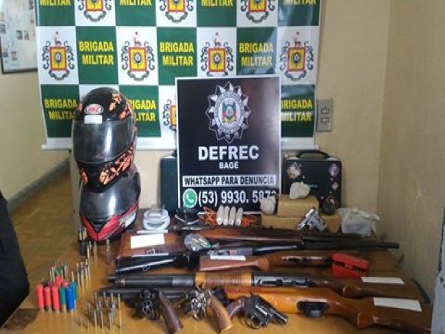 Brigada Militar e DEFREC prendem quadrilha que efetuava roubos na região e apreende armas e drogas