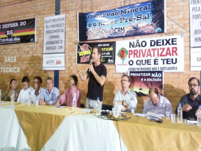 Lara defende a reestruturação do Estado para combater a crise e as privatizações