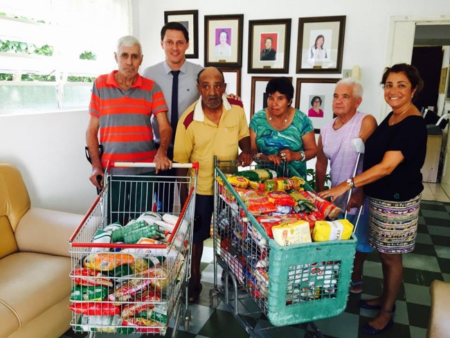 Fundação Geriátrica José e Auta Gomes recebe doação de alimentos
