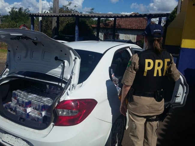Polcia Rodoviria Federal apreende 2 mil latas de energtico em Rosrio do Sul