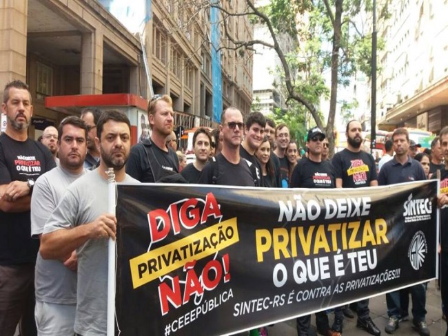 Bageenses participam de ato contra privatizações em Porto Alegre