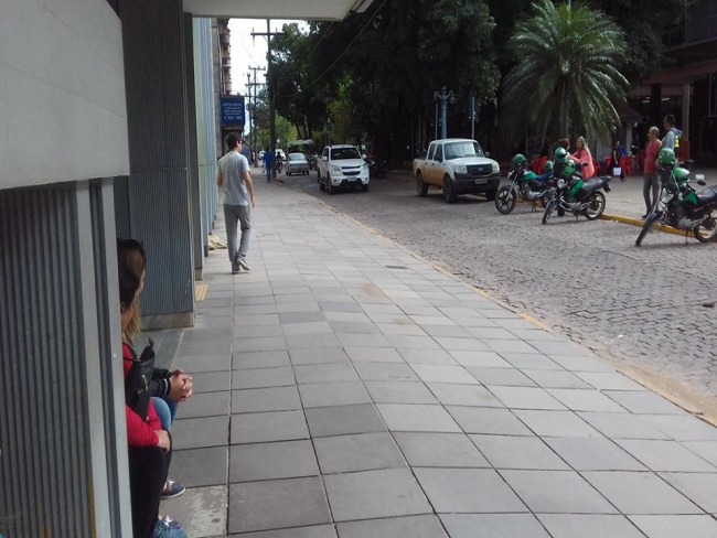 Ação fiscalização dos vendedores ambulantes nas calçadas começou nesta segunda-feira em Bagé