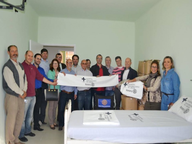 Clubes de Rotary de Bag realizam doao ao Hospital Universitrio