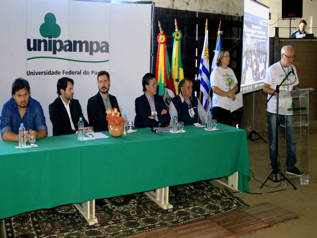 Debates sobre pecuária familiar no Pampa são aprofundados em evento internacional