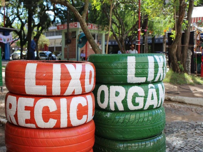 Lixeiras ecolgicas so instaladas na praa Silveira Martins