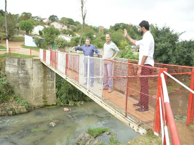 Construo de ponte no Bairro Castro Alves depende de recursos 
