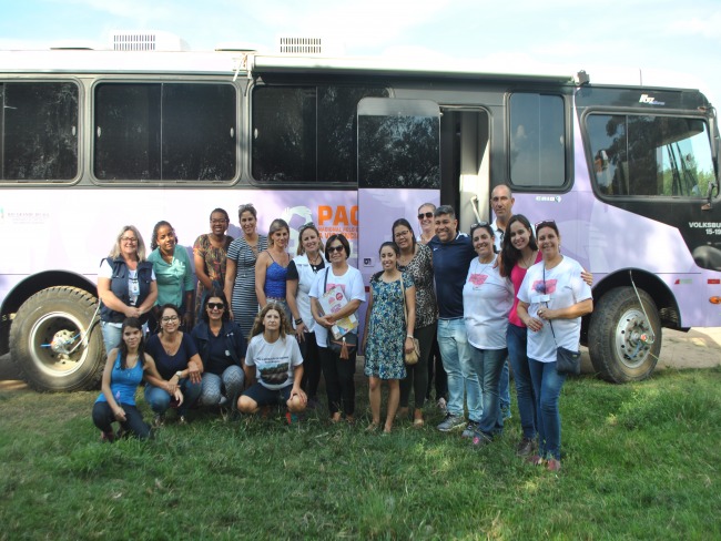 Comunidade de Palmas recebe serviços do Ônibus Lilás 