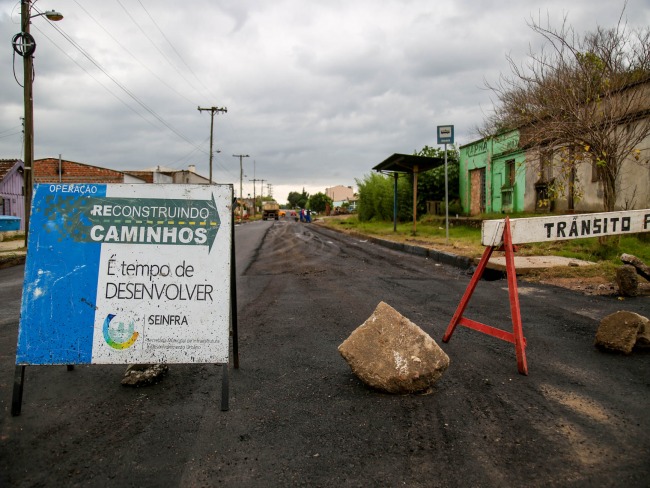 Rua Jacinto Ferrer recebe trabalho de pavimentao