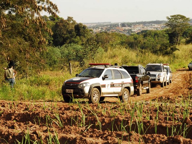 Exclusivo Policia Civil e Policia Militar Recuperam Carro Roubado em Pindorama