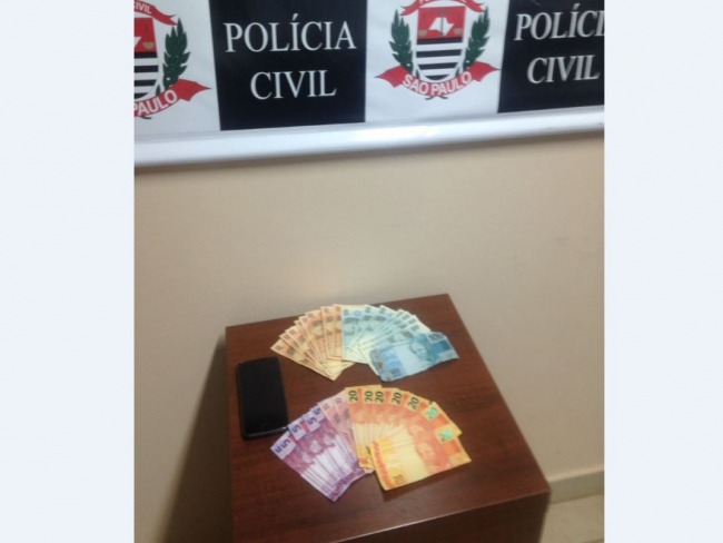 Policia Civil de Santa Adlia prende mulher em Hotel com notas falsas.