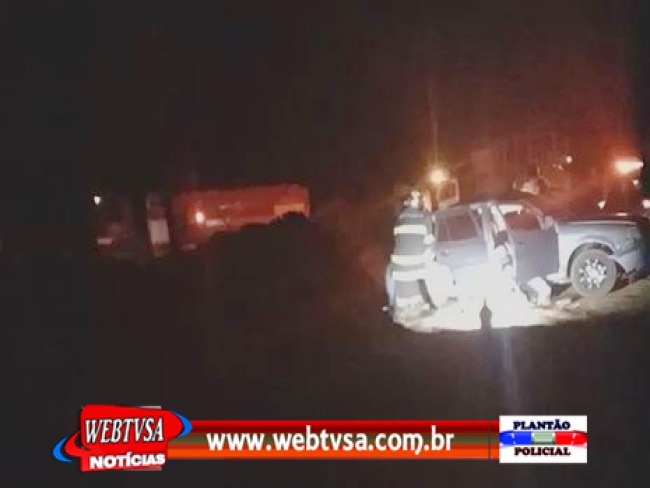 Acidente entre caminho e carro deixa vitima fatal em Itajobi SP.