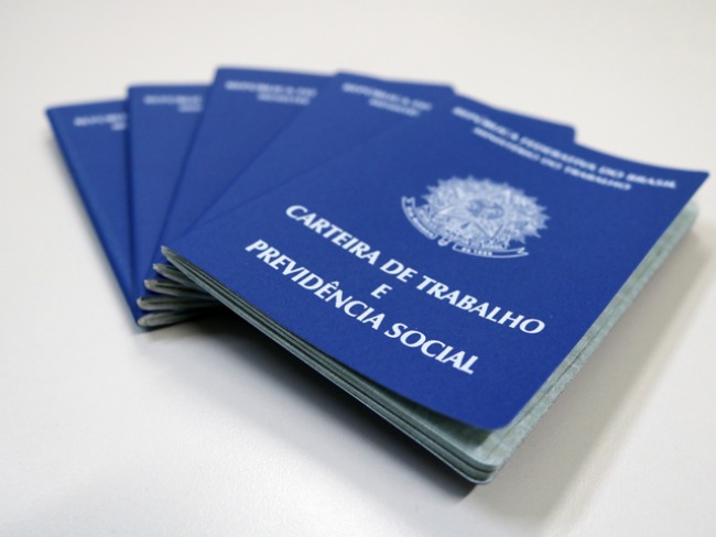 Para brasileiros, sade pblica e combate ao desemprego devem ser prioridades do pas em 2020, aponta pesquisa CNDL/SPC Brasil
