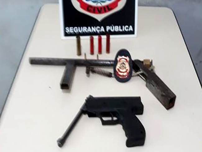 Condenado por homicdio  preso em posse de duas armas de fogo