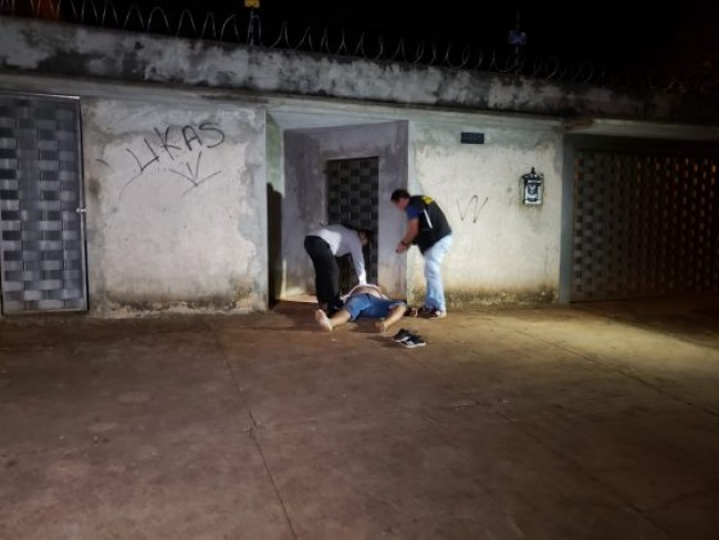 Em Dourados: Homem é encontrado morto em Dourados em frente à residência desocupada