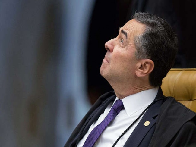 Barroso pede desculpa por curtir post contra Bolsonaro no Twitter: 'T aprendendo ainda'