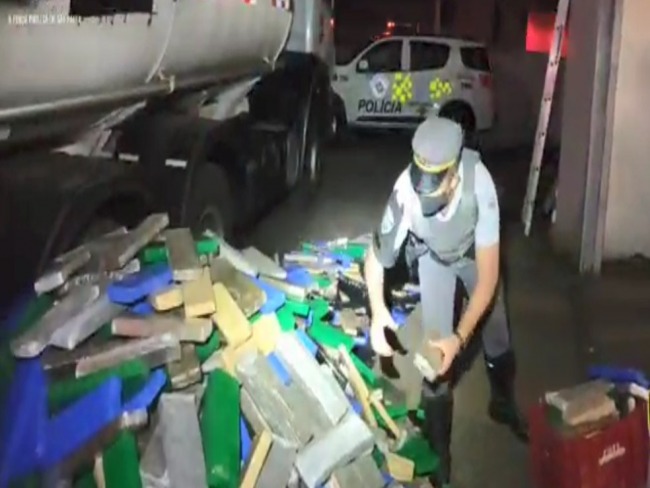 Polícia flagra mais de 9 toneladas de maconha em caminhão e faz maior apreensão do ano em rodovias de SP