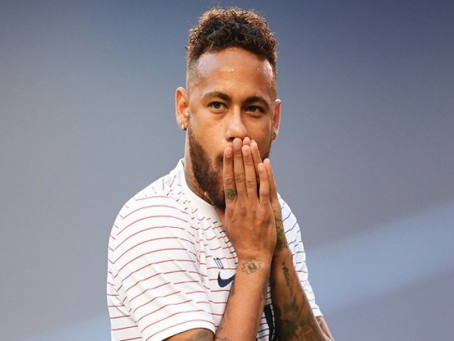 Neymar testa positivo para coronavírus, diz jornal francês
