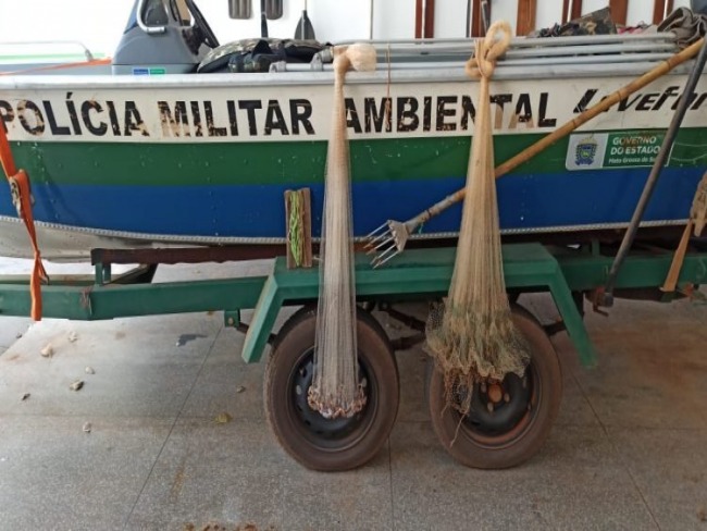 Polcia desmonta acampamento e prende dois por pesca ilegal no Rio Amambai