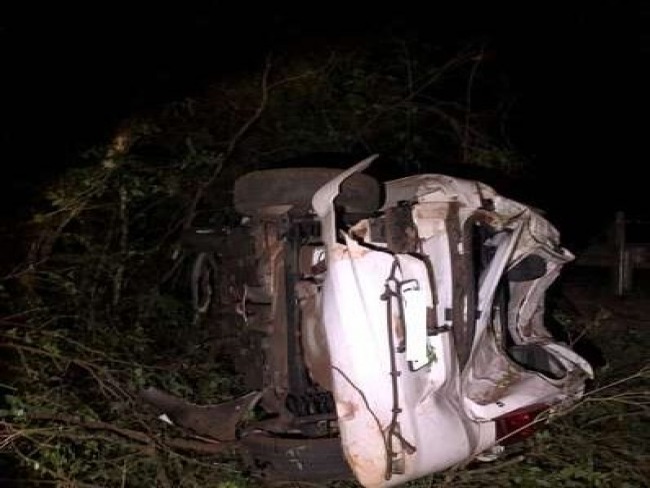 Deodpolis: Motorista morre aps bater carro em rvore e ser arremessado na MS-276