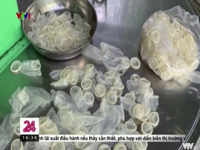 Operao policial descobre fbrica que reutiliza preservativos usados no Vietn