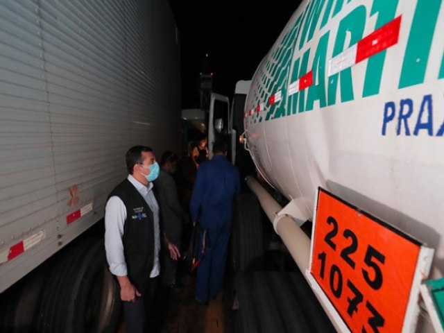 Belm envia carga com 70 mil metros cbicos de oxignio a Manaus