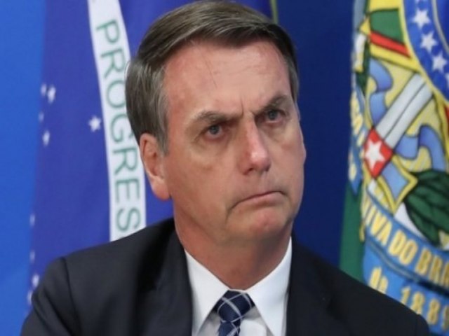 Criticado por gesto da covid-19, Bolsonaro reclama de sabotagem