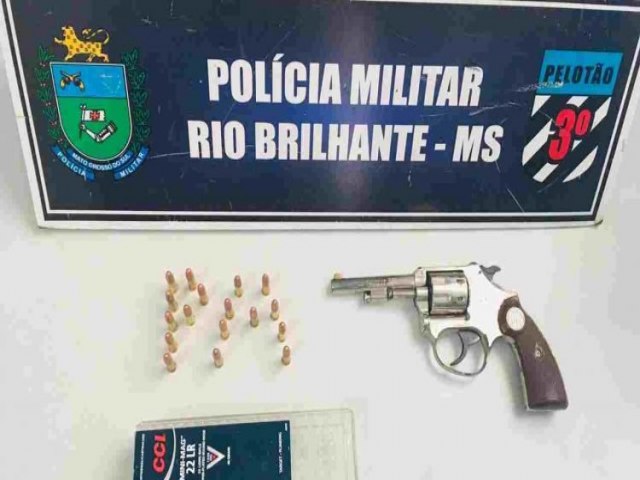 RIO BRILHANTE: Aps ameaar esposa, homem  preso com revlver e munies