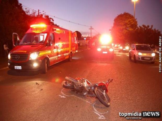 Rapaz bate moto, tenta fugir do hospital e acaba preso por embriaguez em Dourados