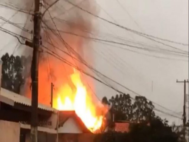 TRS LAGOAS: Mulher  suspeita de incendiar a casa do ex-marido