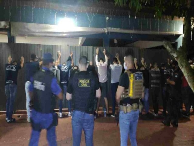 Ponta Porã: Ação da polícia acaba com festa clandestina e dois são levados à delegacia