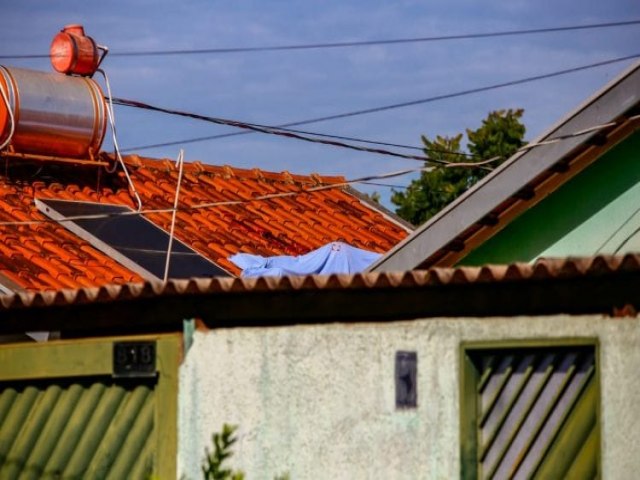 Homem  encontrado morto em cima de telhado de casa em Campo Grande