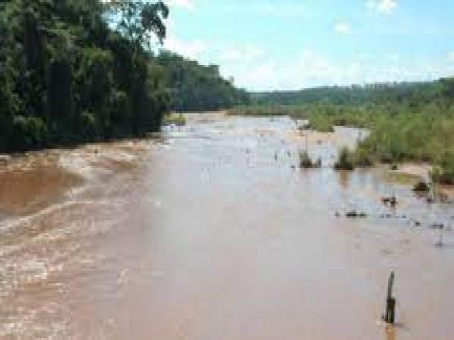 Homem morre afogado ao tentar atravessar rio para encontrar amigo que pescava