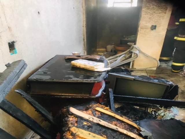 IVINHEMA: Casa pega fogo no bairro Piravev