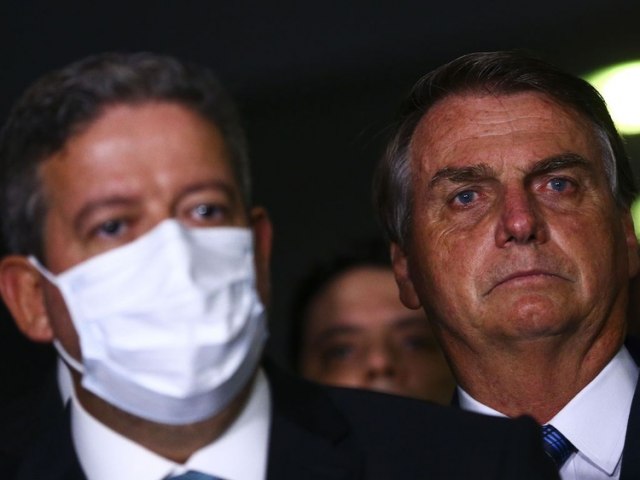 Lira afirma que est analisando pedidos de impeachment contra Bolsonaro