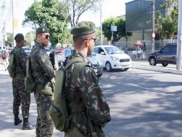 Bolsonaro deve decidir sobre interveno do Exrcito nas ruas de Manaus