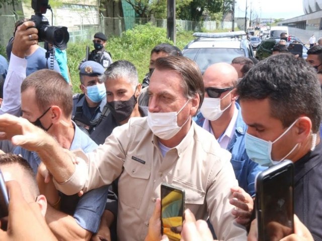 Bolsonaro quer desobrigar mscara para vacinados e quem teve Covid-19