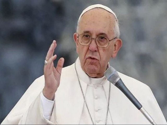 Papa Francisco  internado e deve passar por cirurgia nas prximas horas