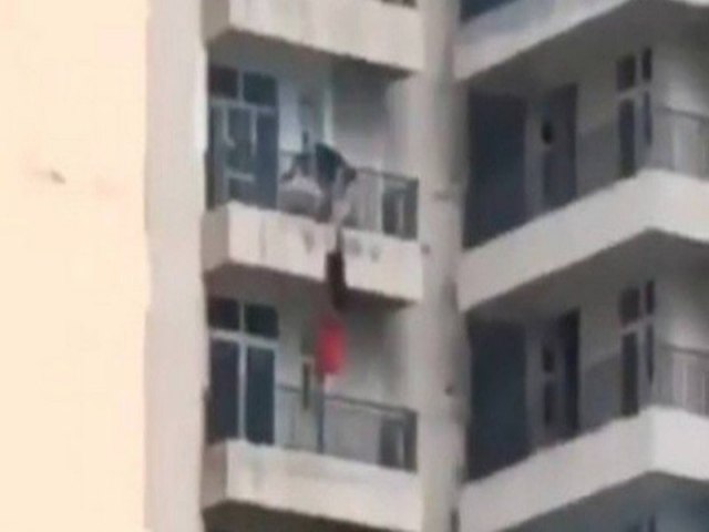 VÍDEO: Mulher sobrevive após cair de varanda do 9º andar