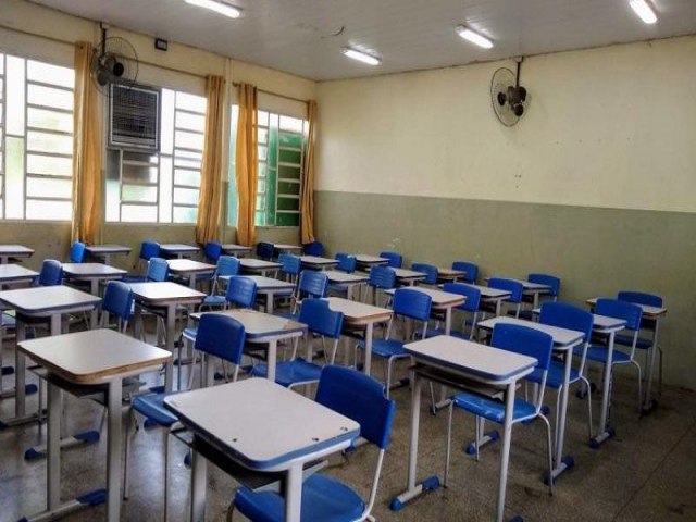 ACP pede retorno das aulas municipais após aplicação de 2ª dose em professores