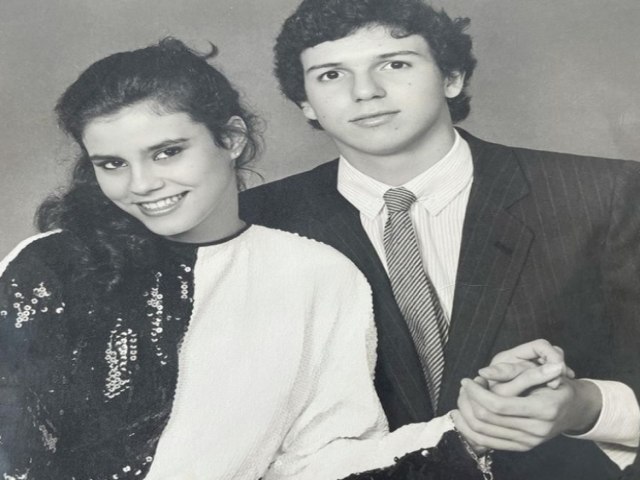Narcisa Tomborindeguy relembra foto casada com Boninho: ‘jovens e bonitos’
