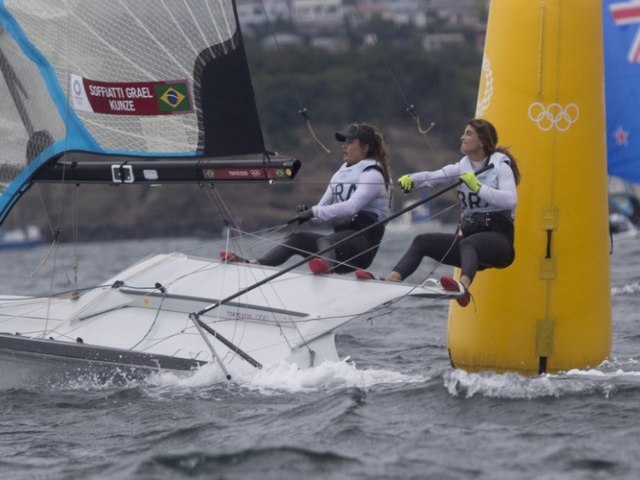 Bicampes olmpicas: Martine Grael e Kahena Kunze conquistam ouro na vela