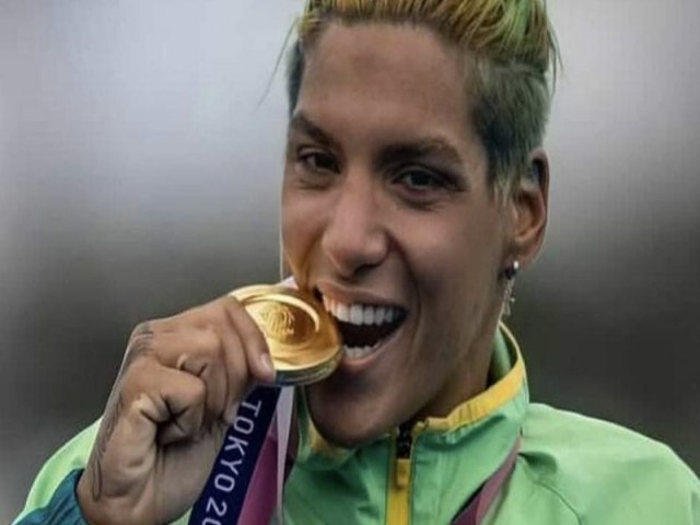 Ana Marcela Cunha conquistou ouro na maratona aqutica