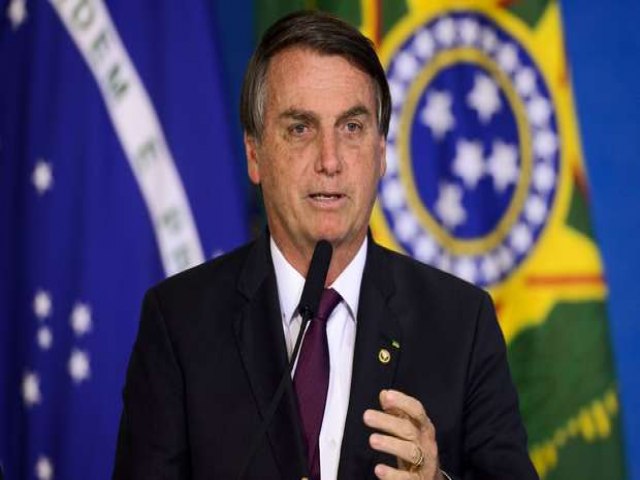 DOF homenageia presidente Jair Bolsonaro com entrega medalha 'guia da Fronteira'