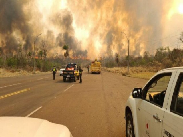 Com chamas incontrolveis, incndio na fronteira de MS com Paraguai chega ao 4 dia