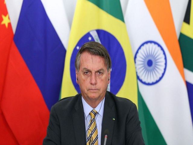 Bolsonaro perde peso e assessores se preocupam com sade do presidente