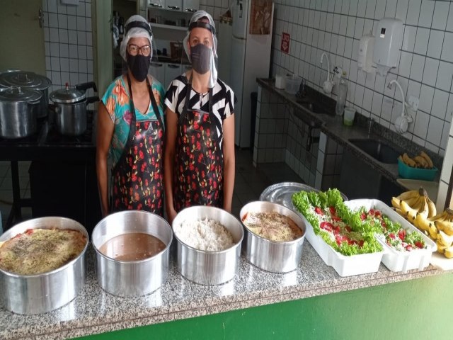 Escola Scila Médici em Deodápolis, oferece lasanha aos estudantes do EMTI no almoço.