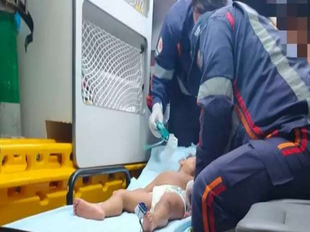 Beb engasgada e quase morta  salva por PMs em distrito de Dourados