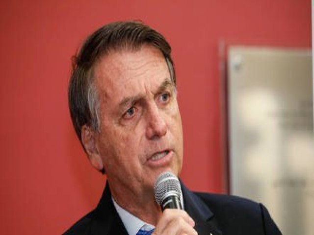 Bolsonaro diz que questões do Enem, começam agora a ter a cara do governo
