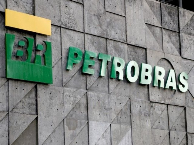 Bolsonaro diz que trabalha com Petrobras para reduzir preo dos combustveis